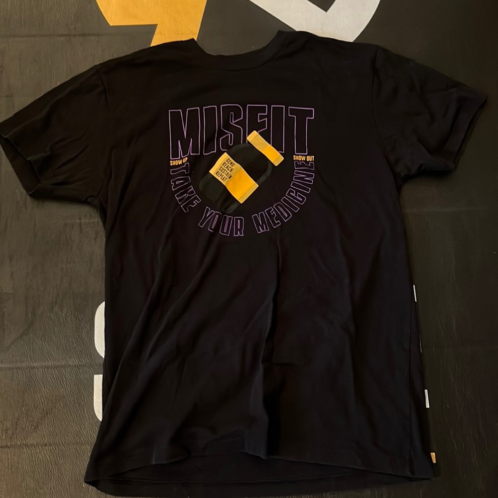 Misfit Athletics tee medium